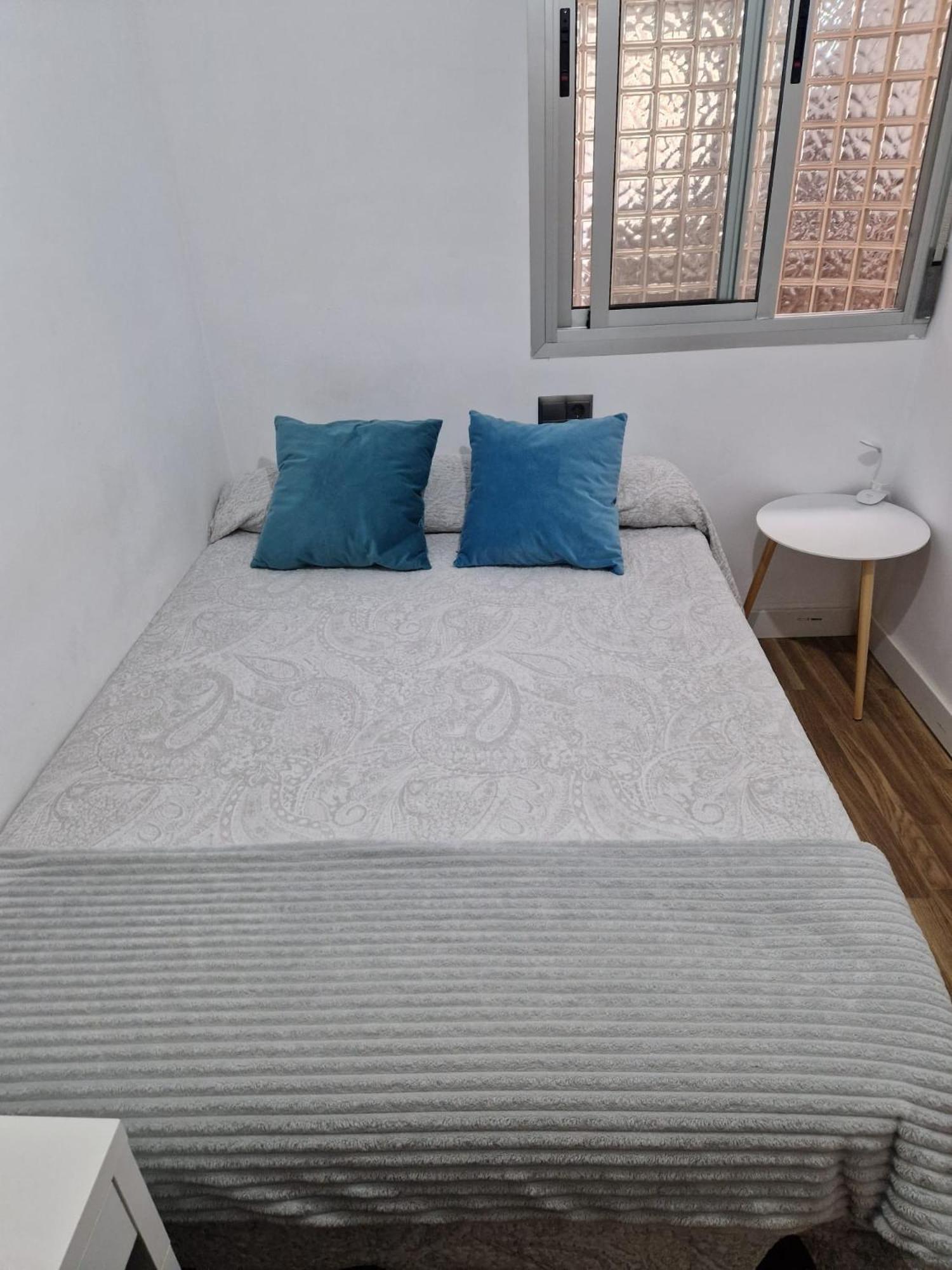 Quarto Com Banheiro Privado Em Apartamento Familiar Lägenhet Alicante Exteriör bild