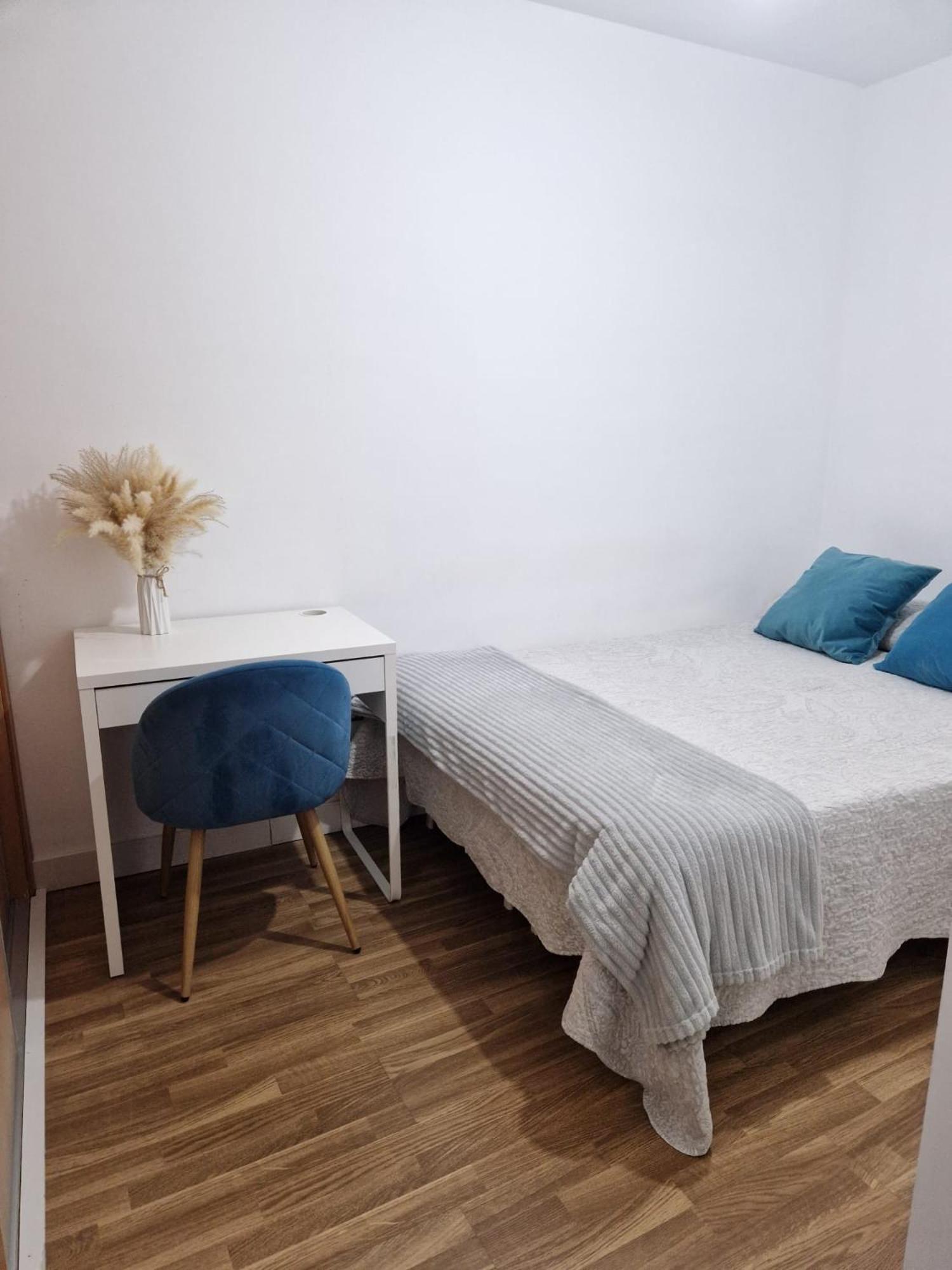 Quarto Com Banheiro Privado Em Apartamento Familiar Lägenhet Alicante Exteriör bild